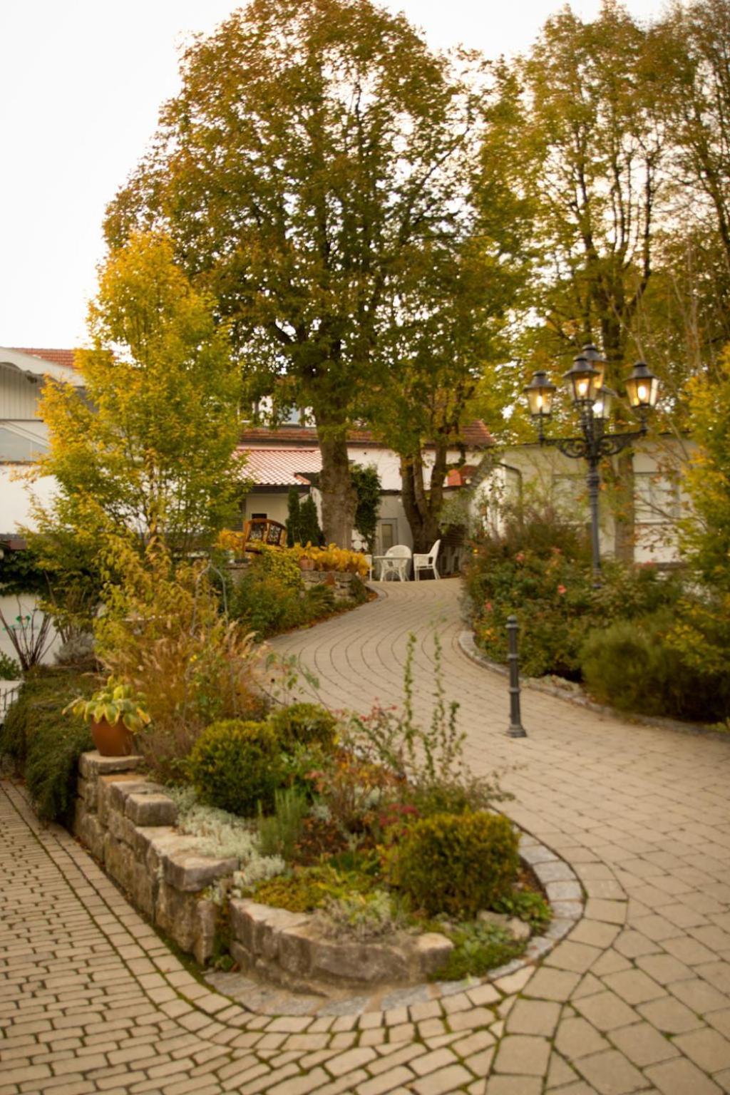 Altes Kurhaus Landhotel Trabelsdorf Exterior photo